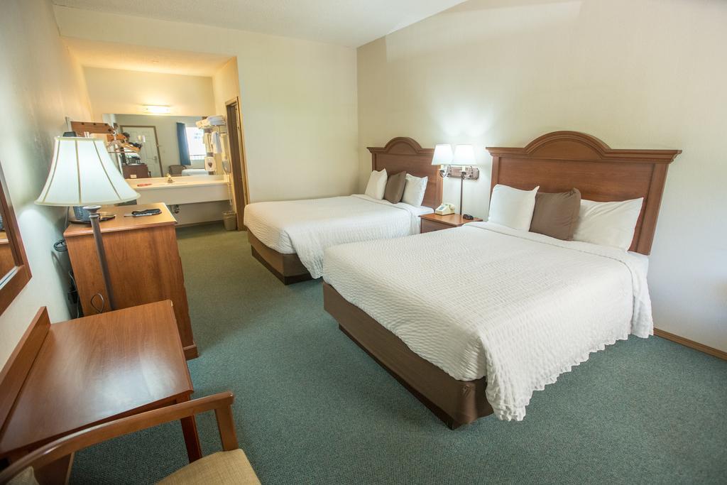 Green Gables Inn Брэнсон Экстерьер фото